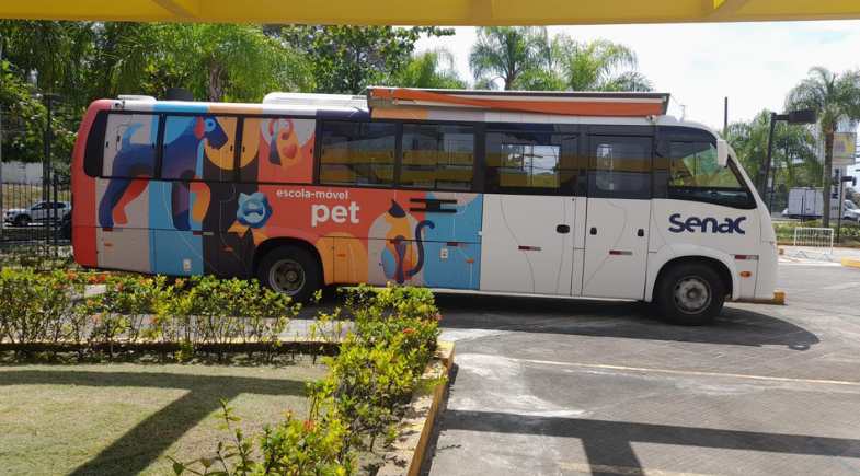 Escola Móvel Pet do Senac RJ chega a Búzios com 50 vagas gratuitas em cursos qualificação profissional